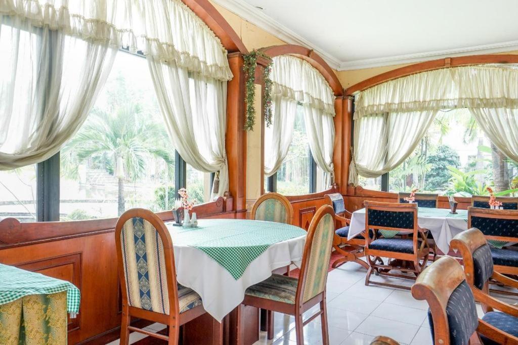 Istana Permata Juanda Otel Sawotratap Dış mekan fotoğraf